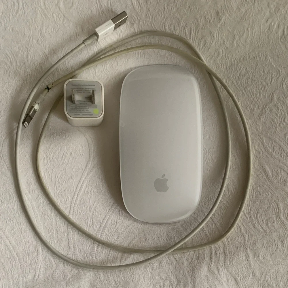 Apple White Wireless Mouse with Charging Set